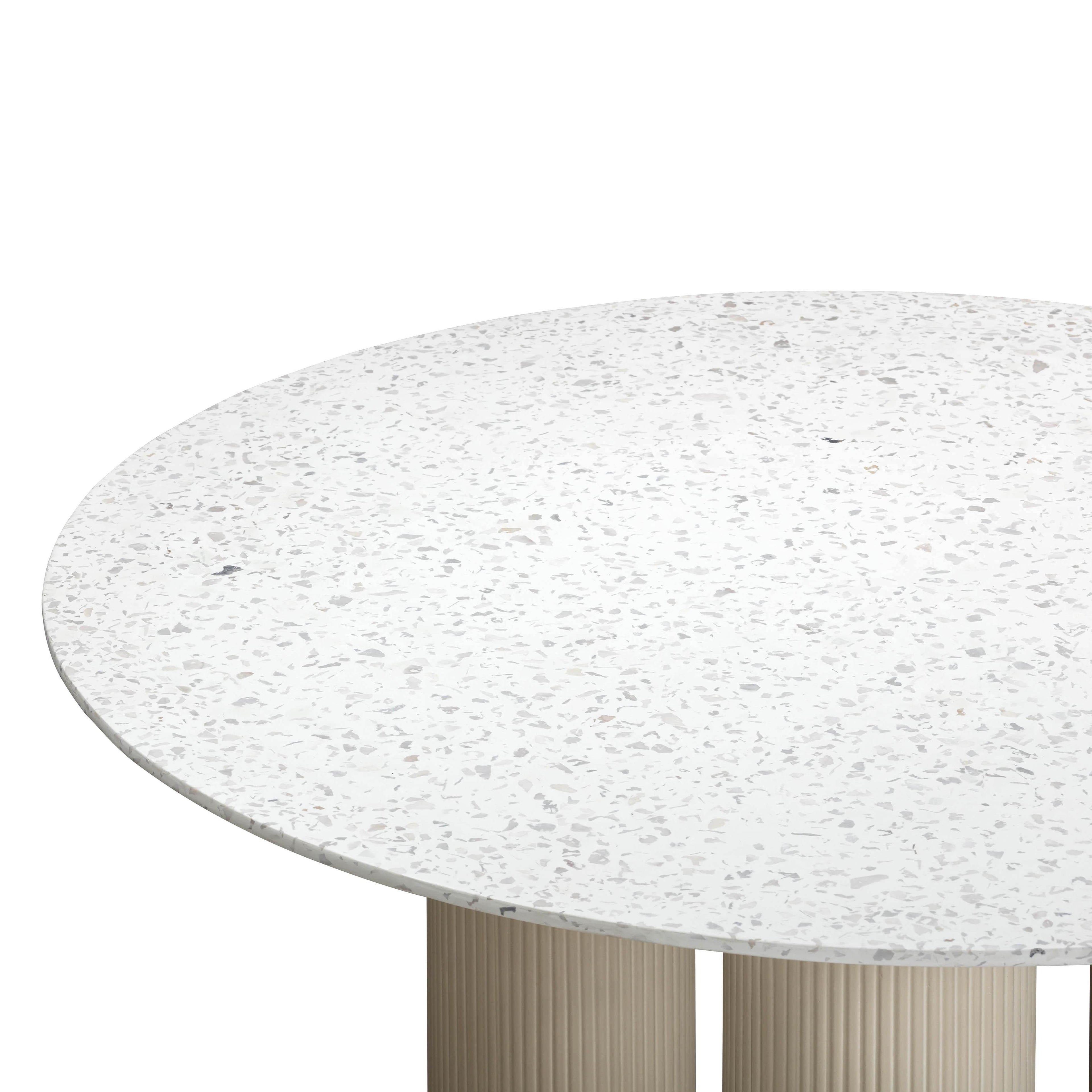 Parcino 47 Faux Terrazzo Concrete Indoor / Outdoor Round Dining Table