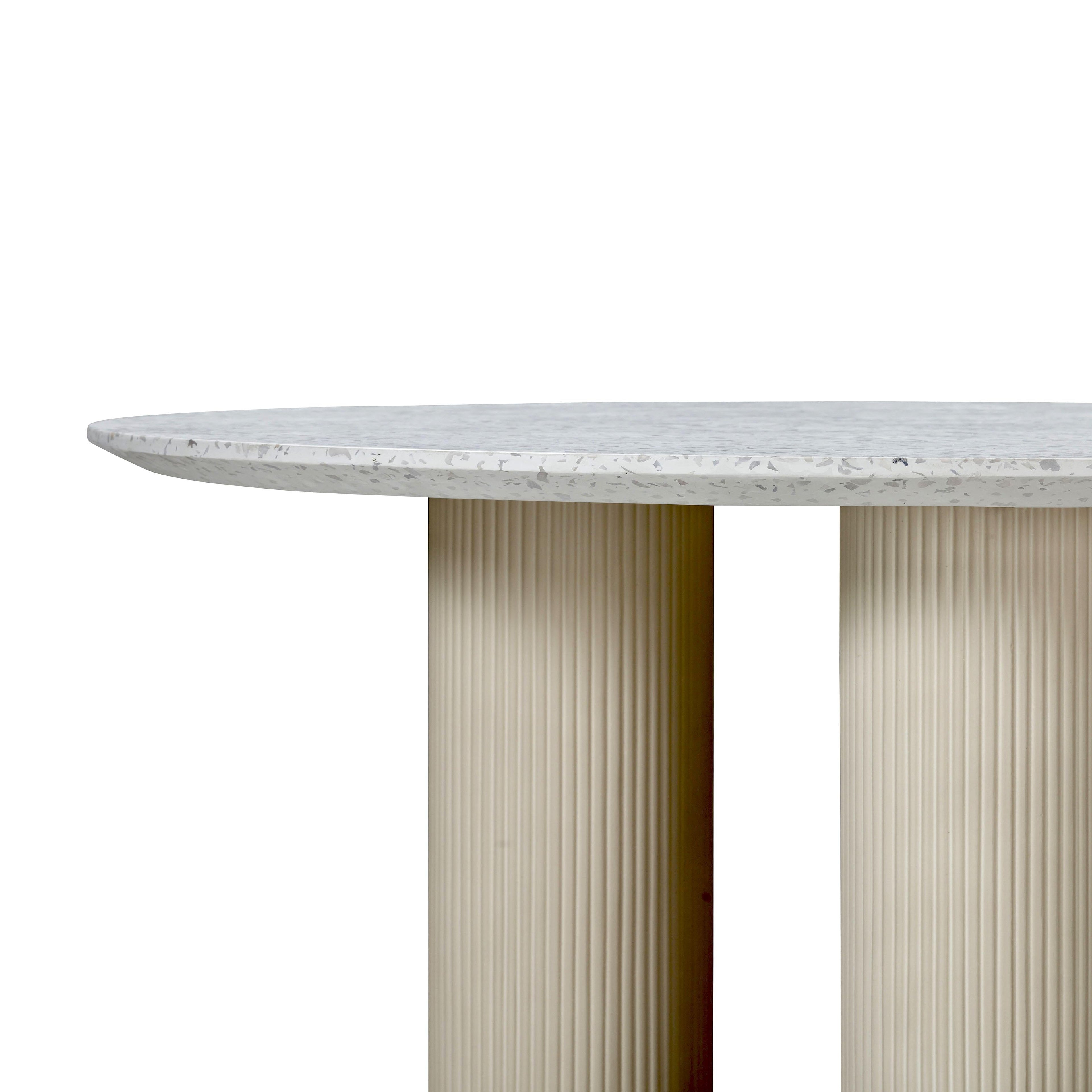 Parcino 47 Faux Terrazzo Concrete Indoor / Outdoor Round Dining Table